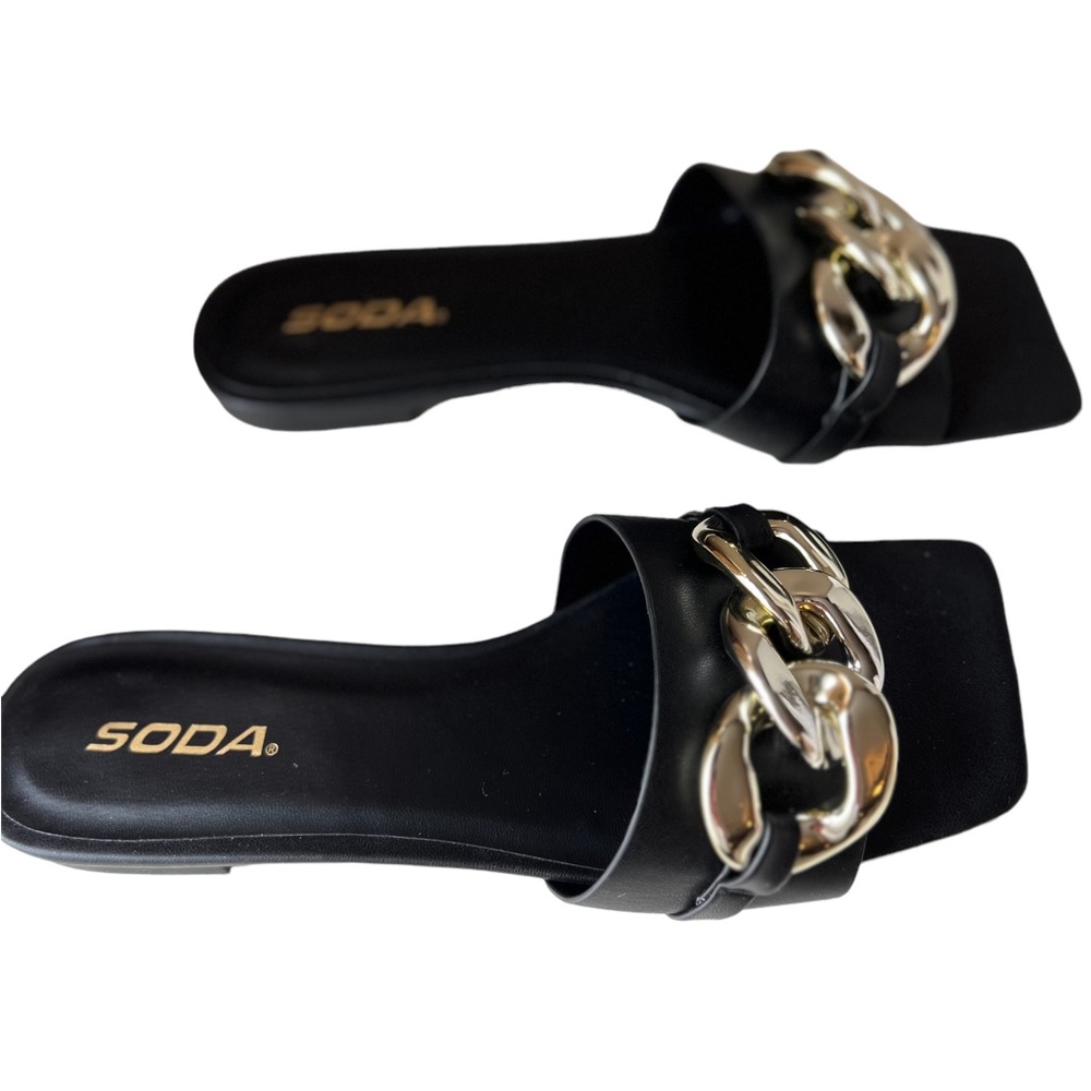 Soda black slip on sandals with large gold chain link accent Size 9 NWOT